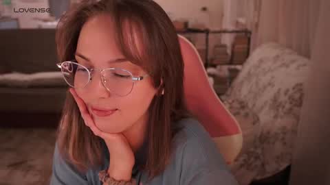 Snapshot of star_shopping chatting on 09.15.25 Alice online show from 09.15.25