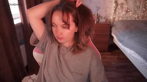 Snapshot of star_shopping chatting on 09.16.25 Alice online show from 09.16.25