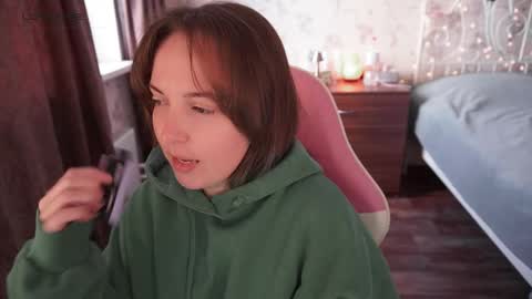 Snapshot of star_shopping chatting on 10.12.25 Alice online show from 10.12.25