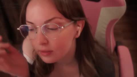 Snapshot of star_shopping chatting on 10.27.25 Alice online show from 10.27.25