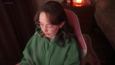 Snapshot of star_shopping chatting on 11.04.25 Alice online show from 11.04.25