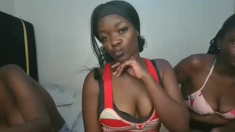 Snapshot of stargirl_lia chatting on 10.11.25 lia online show from 10.11.25