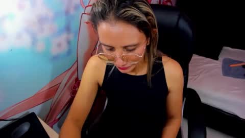 Snapshot of starlettays chatting on 09.17.25 StarletTays online show from 09.17.25