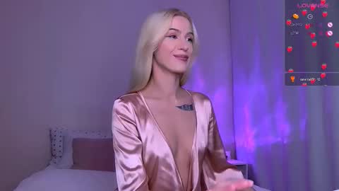 Snapshot of starlightstacey chatting on 10.25.25 Stacey online show from 10.25.25