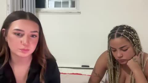 Snapshot of starqueenieee chatting on 09.21.25 starqueenieee online show from 09.21.25