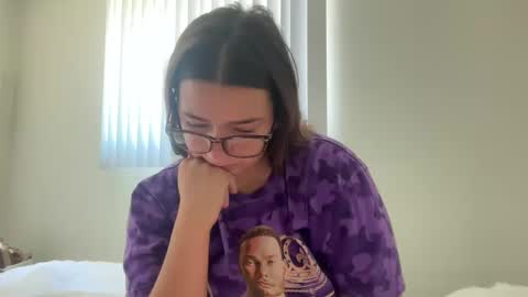 Snapshot of starqueenieee chatting on 10.08.25 starqueenieee online show from 10.08.25