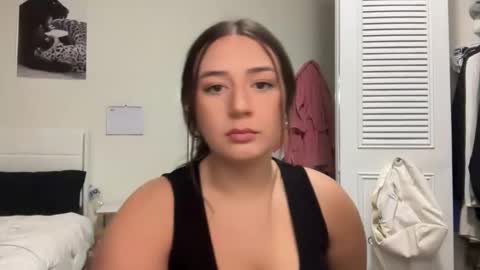 Snapshot of starqueenieee chatting on 10.27.25 starqueenieee online show from 10.27.25