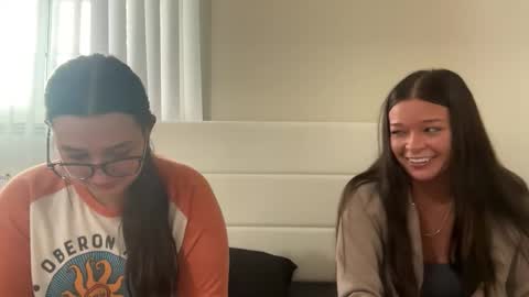 Snapshot of starqueenieee chatting on 10.30.25 starqueenieee online show from 10.30.25