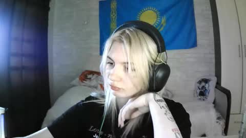 Snapshot of starremick chatting on 09.09.25 Katie online show from 09.09.25