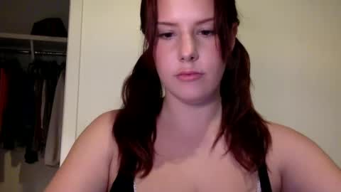 Snapshot of stassiesfucktoy chatting on 01.29.25 stassiesfucktoy online show from 01.29.25