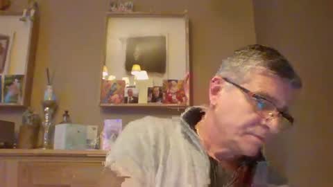 Snapshot of stedom chatting on 02.21.25 stepdom online show from 02.21.25