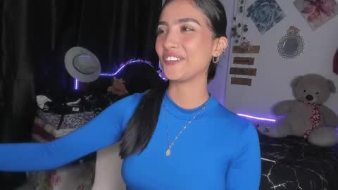Im MiaIts my first day here  online show from 02.17.25