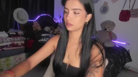 Im MiaIts my first day here  online show from 02.22.25