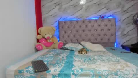 Snapshot of stefany_andruw chatting on 10.18.25 stefany_andruw online show from 10.18.25