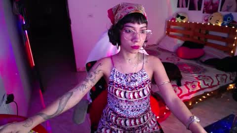   online show from 11.01.25