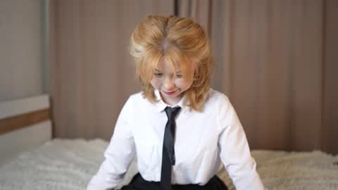 Stella online show from 10.04.25