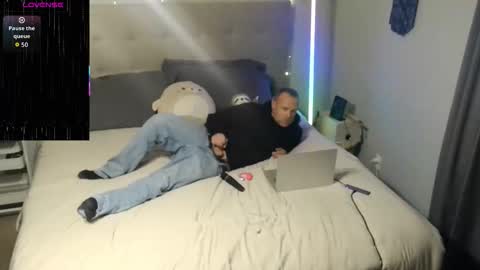 Stella and Mojo online show from 11.11.25