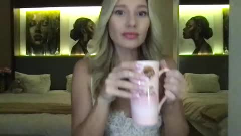 Stella online show from 09.14.25