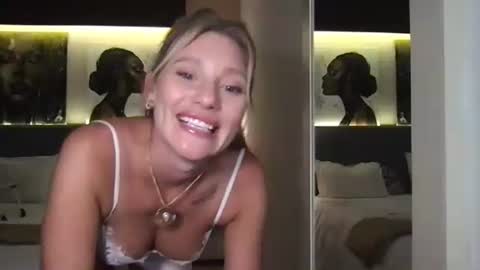 Stella online show from 10.22.25