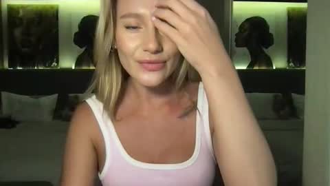 Stella online show from 10.25.25