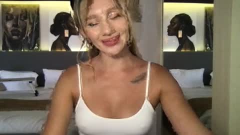 Stella online show from 10.31.25