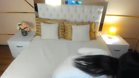 Snapshot of stella_nelson chatting on 10.15.25 Stella Nelson online show from 10.15.25