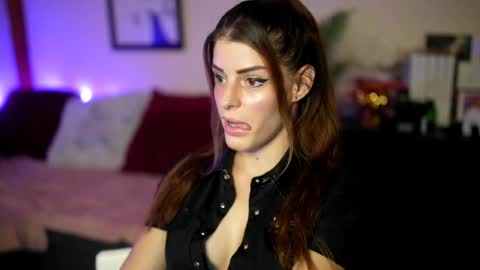 Snapshot of stella_shock chatting on 09.22.25 Stella online show from 09.22.25