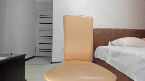 Snapshot of stella_walters chatting on 10.10.25 stella_walters online show from 10.10.25