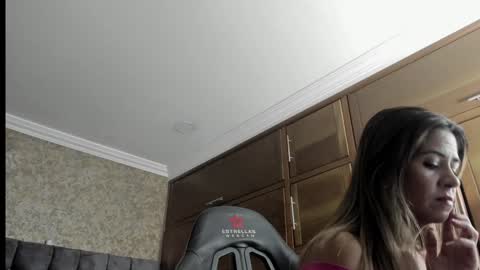 Estella online show from 01.04.25