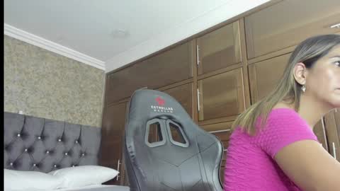 Estella online show from 01.04.25