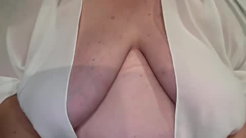 Snapshot of stellaaltamarea chatting on 10.16.25 stellaaltamarea online show from 10.16.25