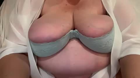 Snapshot of stellaaltamarea chatting on 10.23.25 stellaaltamarea online show from 10.23.25