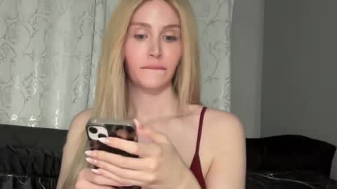 Stella Bella online show from 09.17.25