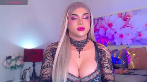 CALL ME STELLA online show from 09.30.25