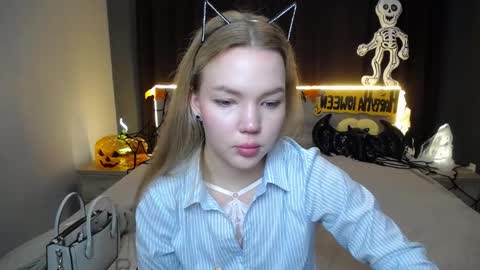 Snapshot of stellalights chatting on 10.20.25 stellalights online show from 10.20.25