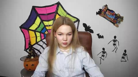 Snapshot of stellalights chatting on 10.22.25 stellalights online show from 10.22.25