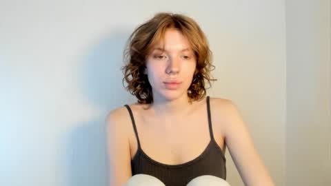 Snapshot of stellaswen chatting on 09.09.25 S T E L L A online show from 09.09.25