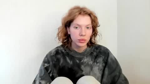 Snapshot of stellaswen chatting on 10.03.25 S T E L L A online show from 10.03.25