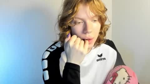 Snapshot of stellaswen chatting on 10.14.25 S T E L L A online show from 10.14.25