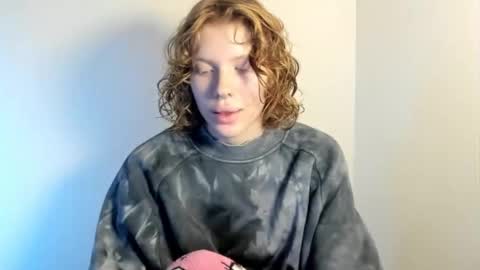 Snapshot of stellaswen chatting on 10.15.25 S T E L L A online show from 10.15.25