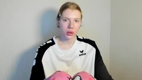 S T E L L A online show from 11.06.25