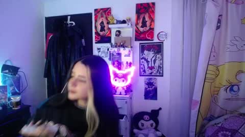 Snapshot of stephani_rousso chatting on 09.25.25 joha cosmo online show from 09.25.25