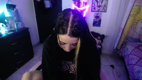 Snapshot of stephani_rousso chatting on 09.30.25 joha cosmo online show from 09.30.25