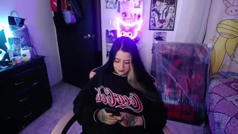 Snapshot of stephani_rousso chatting on 10.10.25 joha cosmo online show from 10.10.25