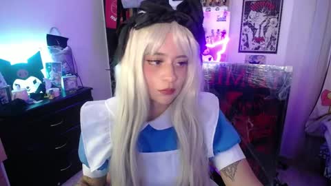 Snapshot of stephani_rousso chatting on 10.12.25 joha cosmo online show from 10.12.25