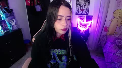 Snapshot of stephani_rousso chatting on 10.12.25 joha cosmo online show from 10.12.25