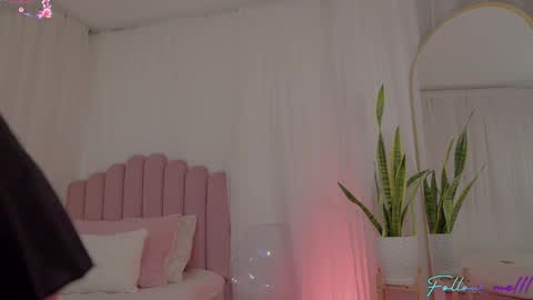 Snapshot of stephania_let chatting on 10.12.25 stephania_let online show from 10.12.25