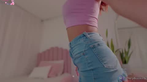 Snapshot of stephania_let chatting on 10.14.25 stephania_let online show from 10.14.25