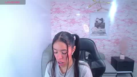 Snapshot of stephania_t chatting on 12.07.24 Stephania online show from 12.07.24