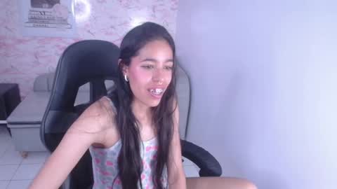 Snapshot of stephania_t chatting on 12.10.24 Stephania online show from 12.10.24